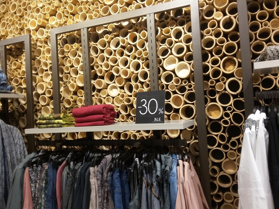 metallic shelves stands for shops